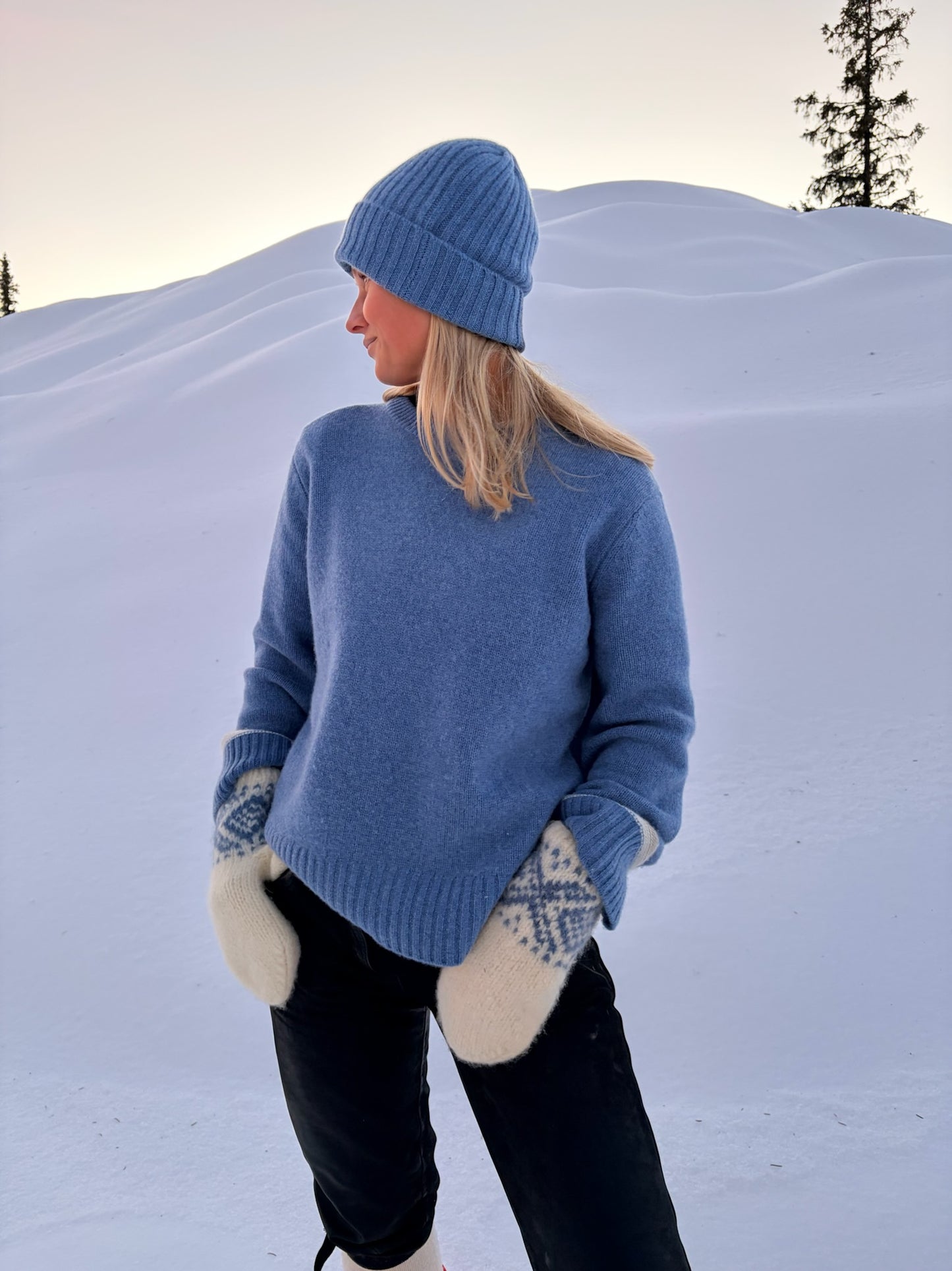 Gilli round neck kashmir - Denimblå/lyssand/sand