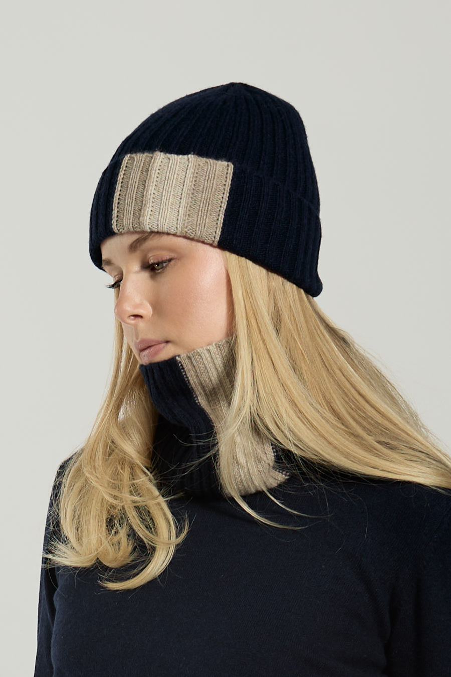 Kashmirhals i Svart/mørksand