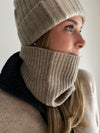 Cashmere neck in Sand/light sand
