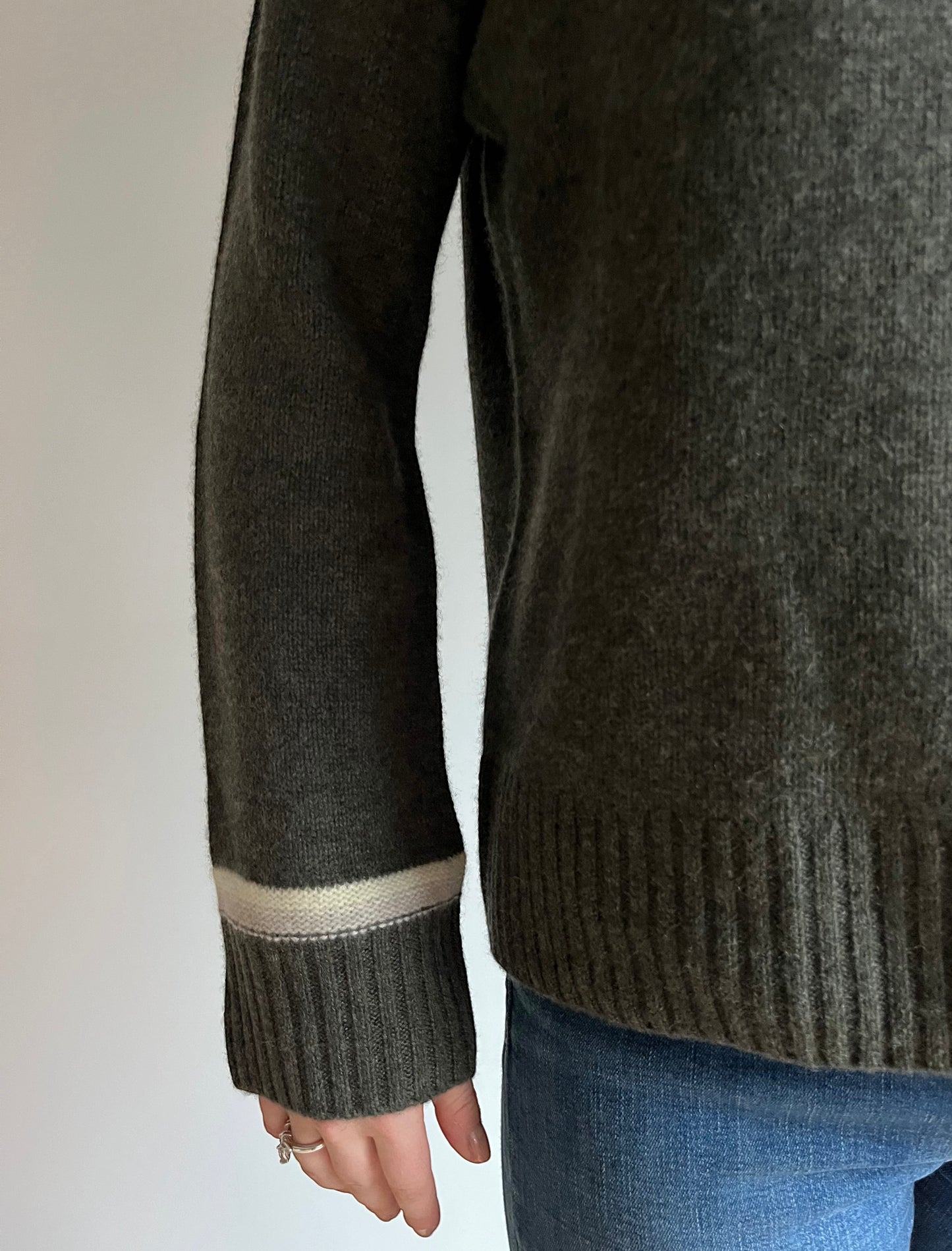 Gilli round neck kashmir - Oliven/lyssand/lysgul