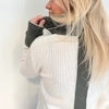 Contrast cardigan offwhite / Oliven