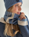 Cashmere neck in Medium blue/light sand