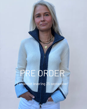 Contrast cardigan Offwhite/navy/lyseblå - PRE ORDER