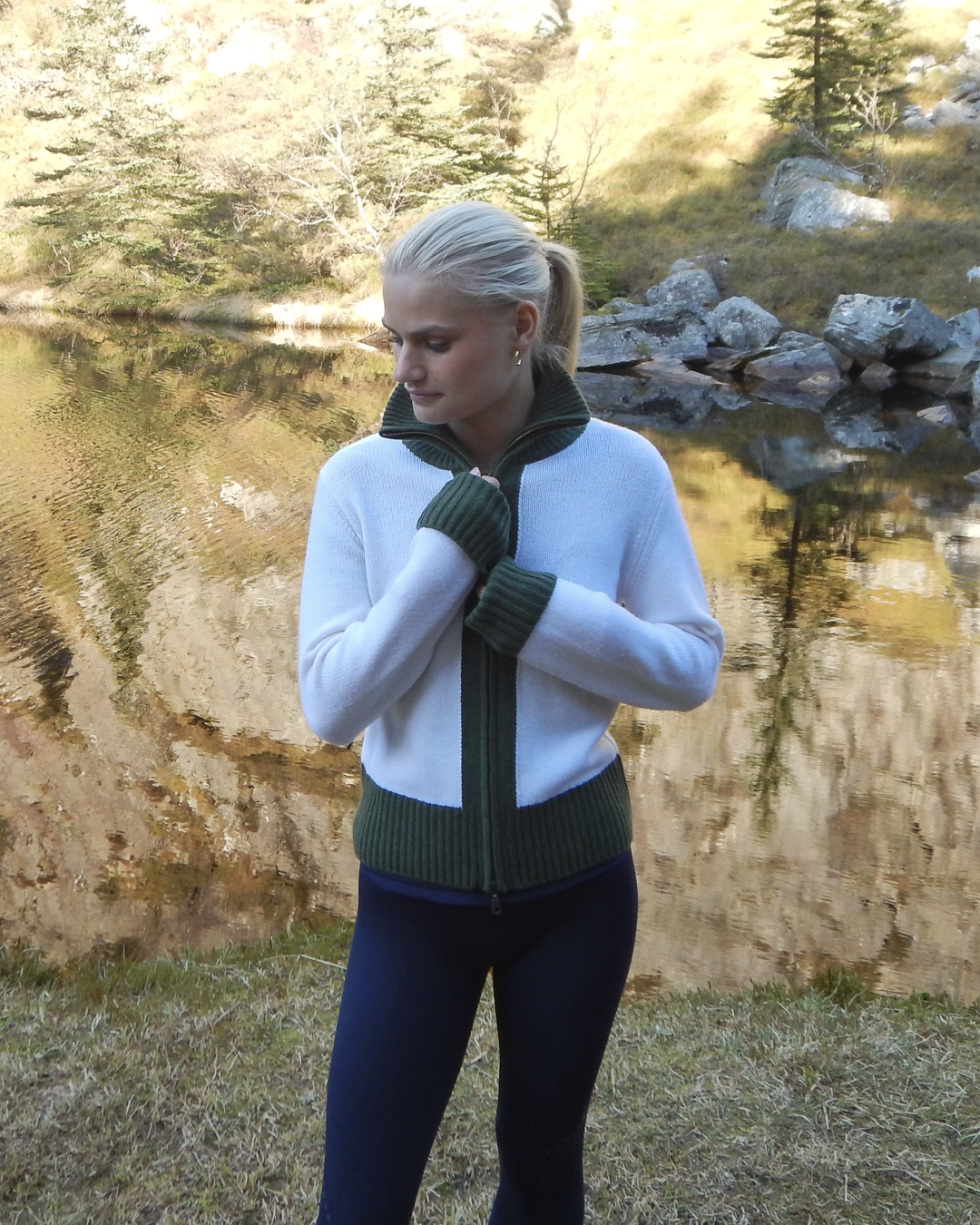 Contrast cardigan offwhite / oliven