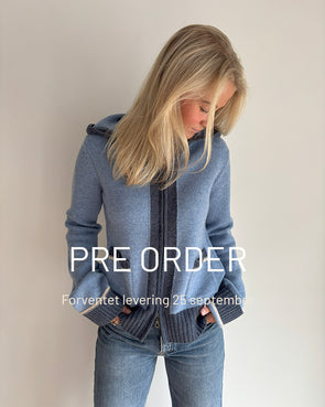 Celeste hood cardigan Mellomblå/navy/sand - KAN FORHÅNDSBESTILLES NÅ