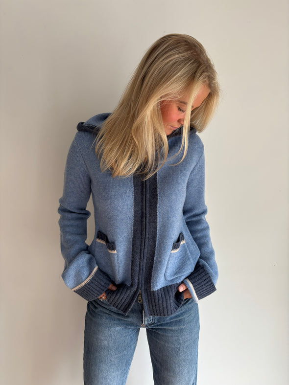 Celeste hood cardigan Mellomblå/navy/sand - KAN FORHÅNDSBESTILLES NÅ