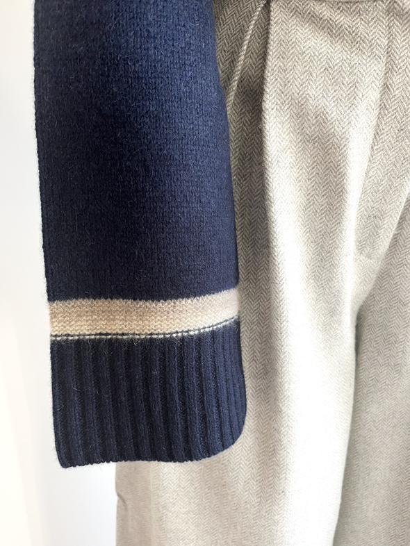 Gilli round neck kashmir - Navy/sand