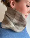 Cashmere neck in Sand/light sand