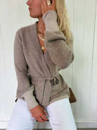 Spoonie Cardigan - Sand/lyssand