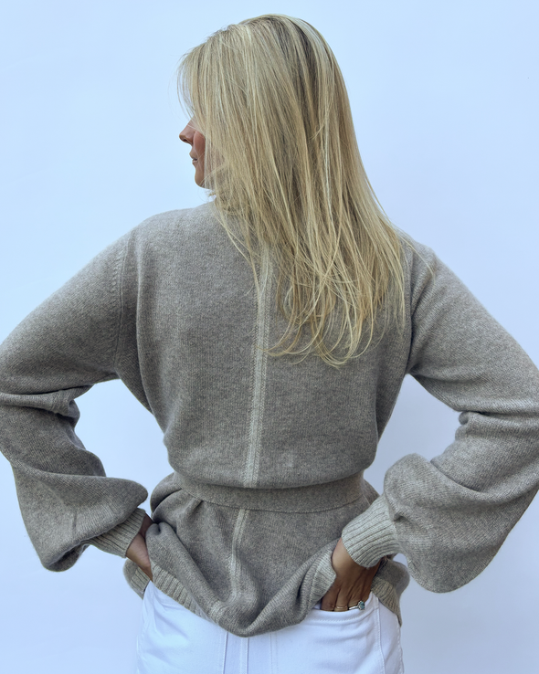 Spoonie Cardigan - Sand/lyssand