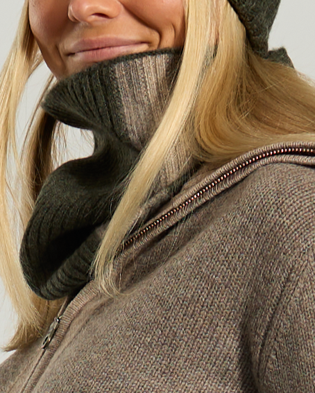 Cashmere neck in dark sand/light sand