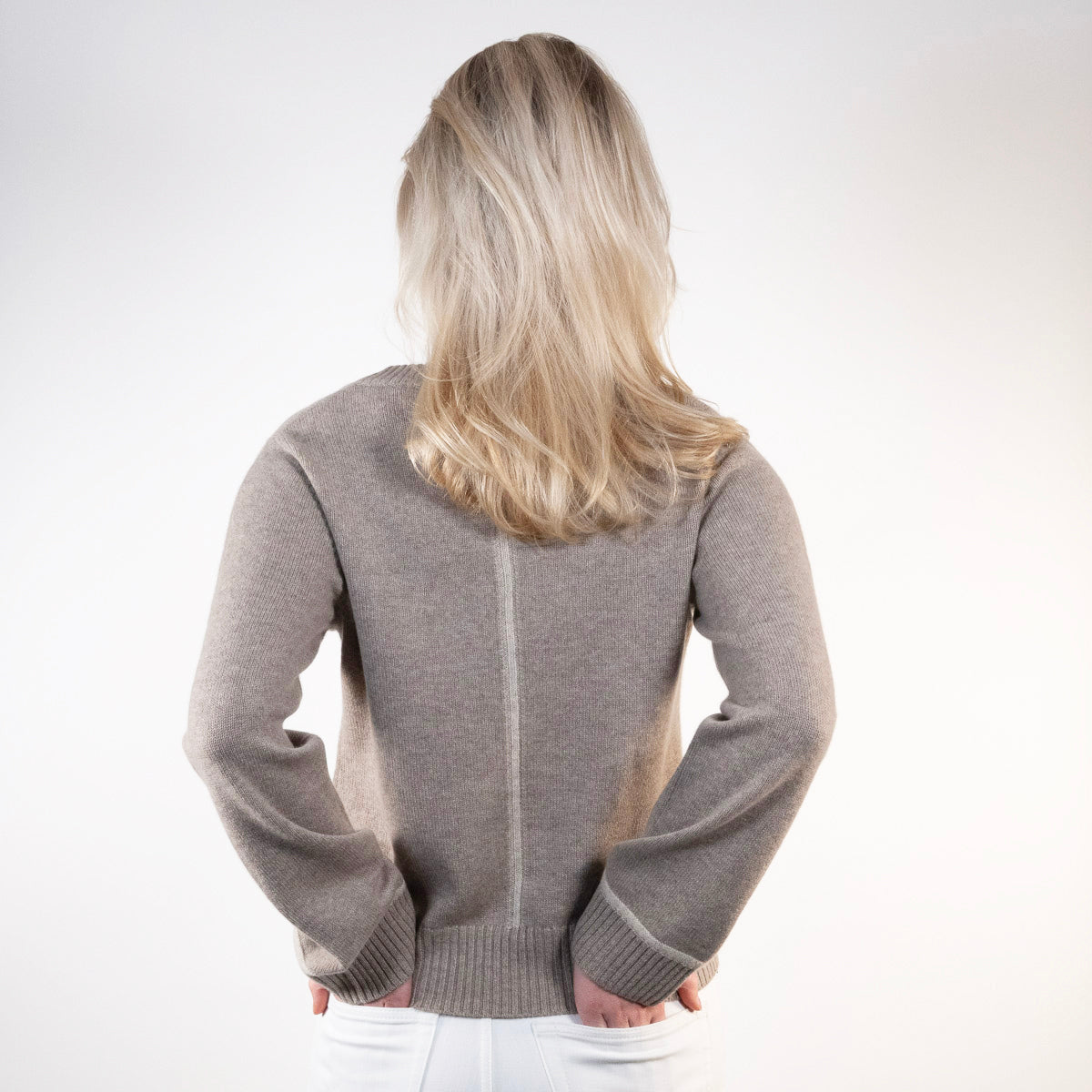 Lydia V-neck Toast / lyssand