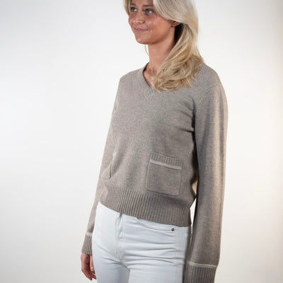 Lydia V-neck Toast / lyssand