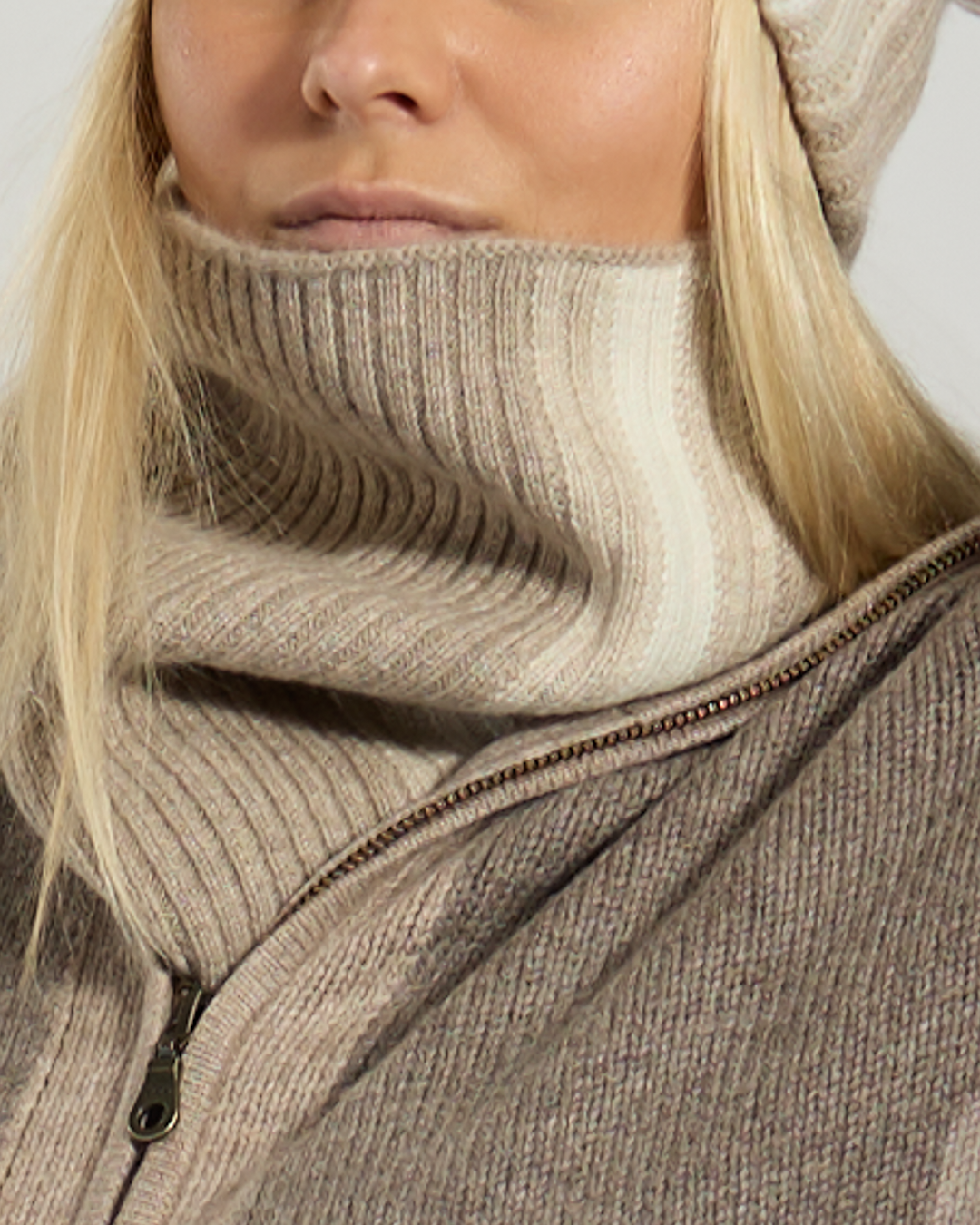 Kashmirhals i Sand/lyssand/offwhite