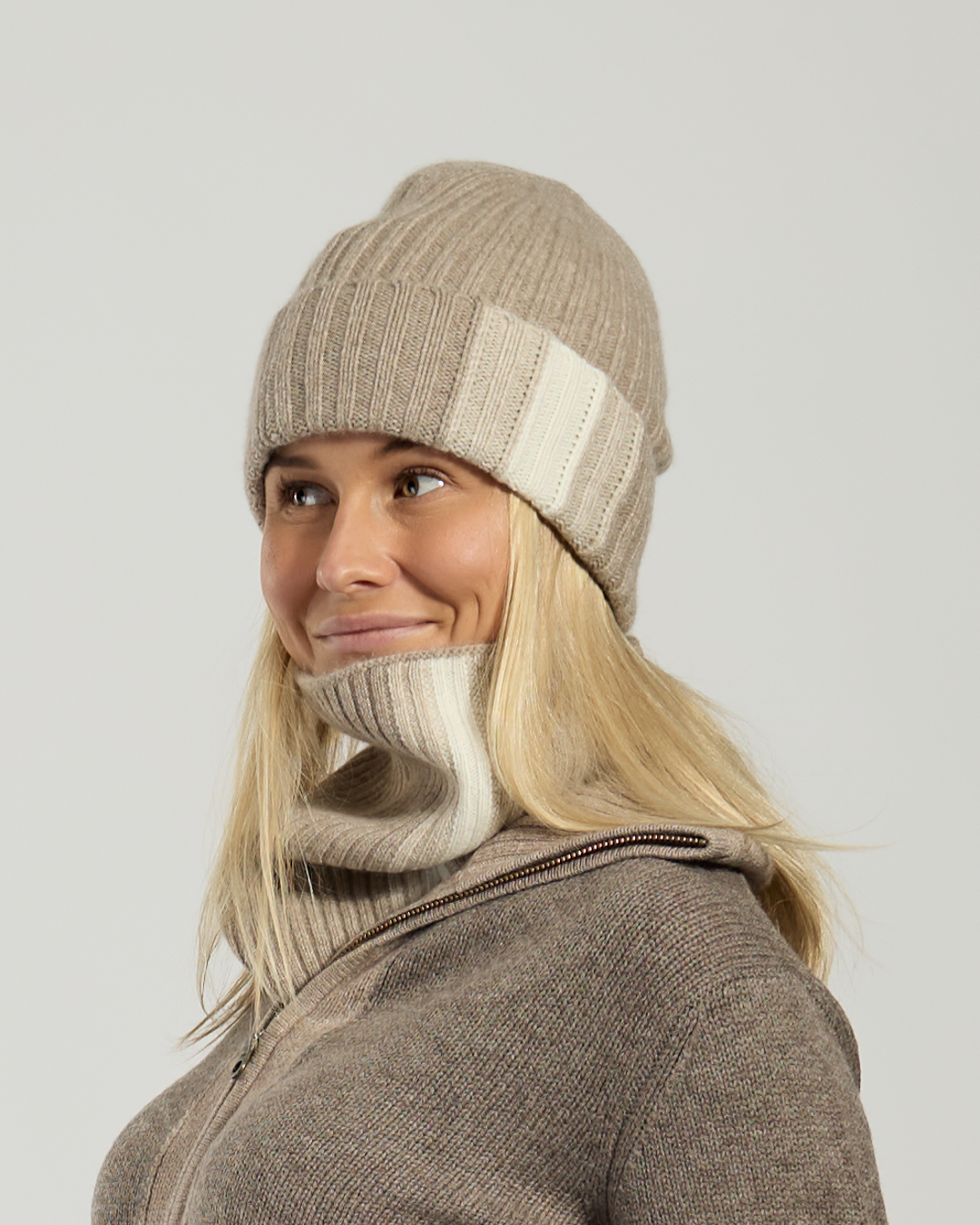 Kashmirhals i Sand/lyssand/offwhite