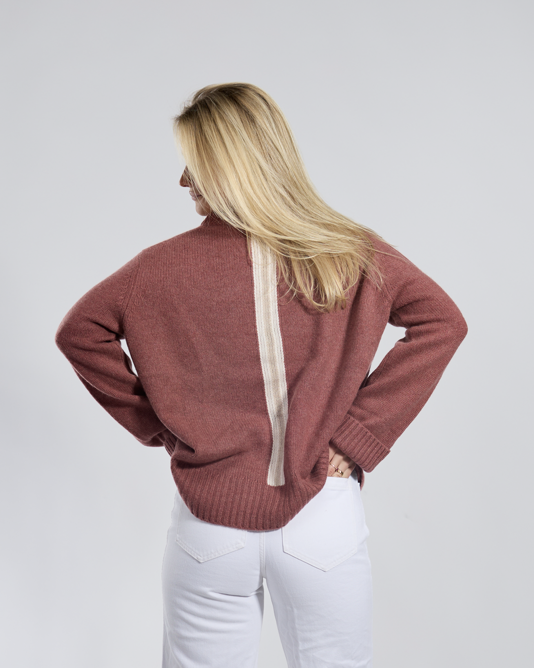 Gilli round neck kashmir - Gammelrosa/offwhite/lyssand-overstock