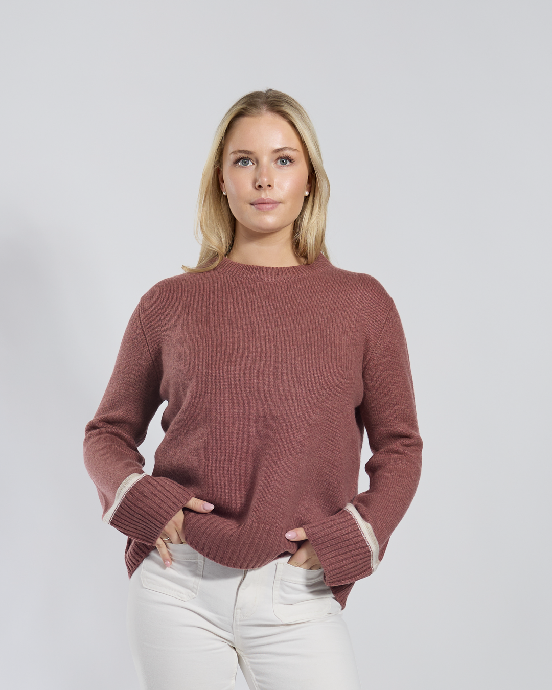 Gilli round neck kashmir - Gammelrosa/offwhite/lyssand-overstock