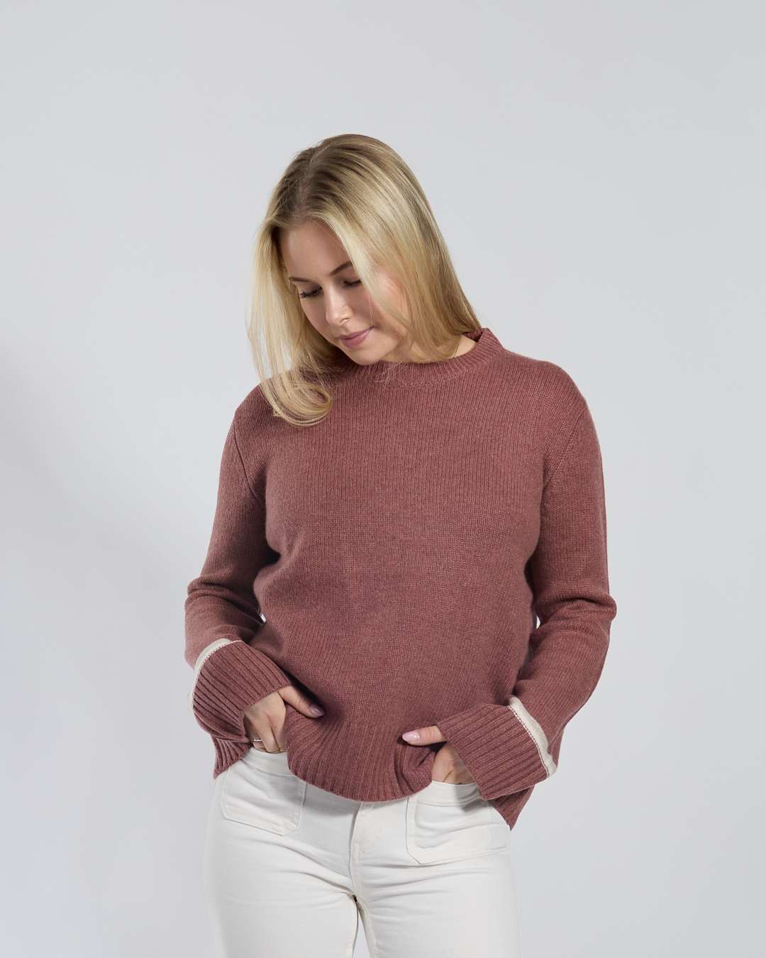 Gilli round neck kashmir - Gammelrosa/offwhite/lyssand-overstock