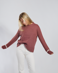 Gilli round neck kashmir - Gammelrosa/offwhite/lyssand-overstock
