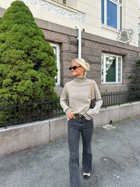 New Rollneck jumper - Sand/rainbow bruntoner