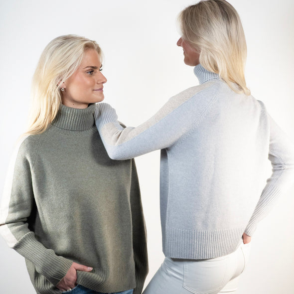 New Rollneck jumper - Lys oliven/sand