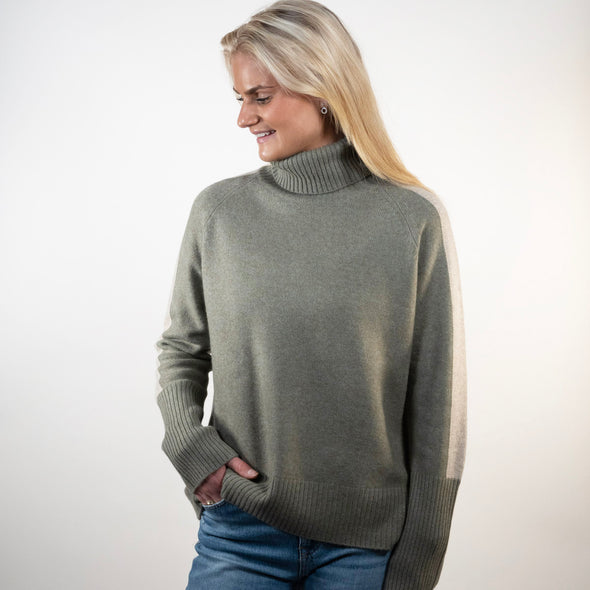 New Rollneck jumper - Lys oliven/sand