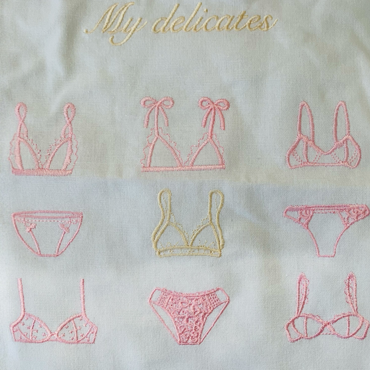 Pakkepose med nydelige broderier