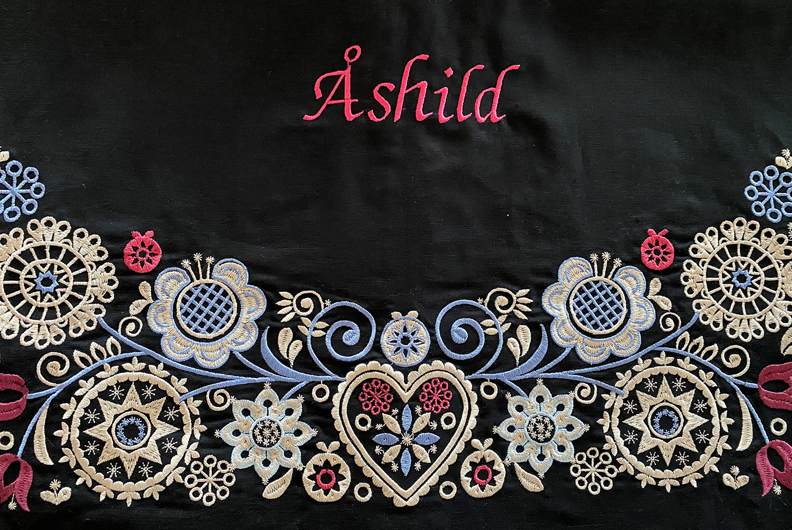 Bunadssett 3 poser i svart- sand/ pastell