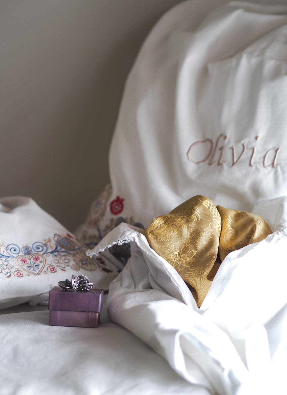 Bunadssett 3 poser i hvit - sand/pastell