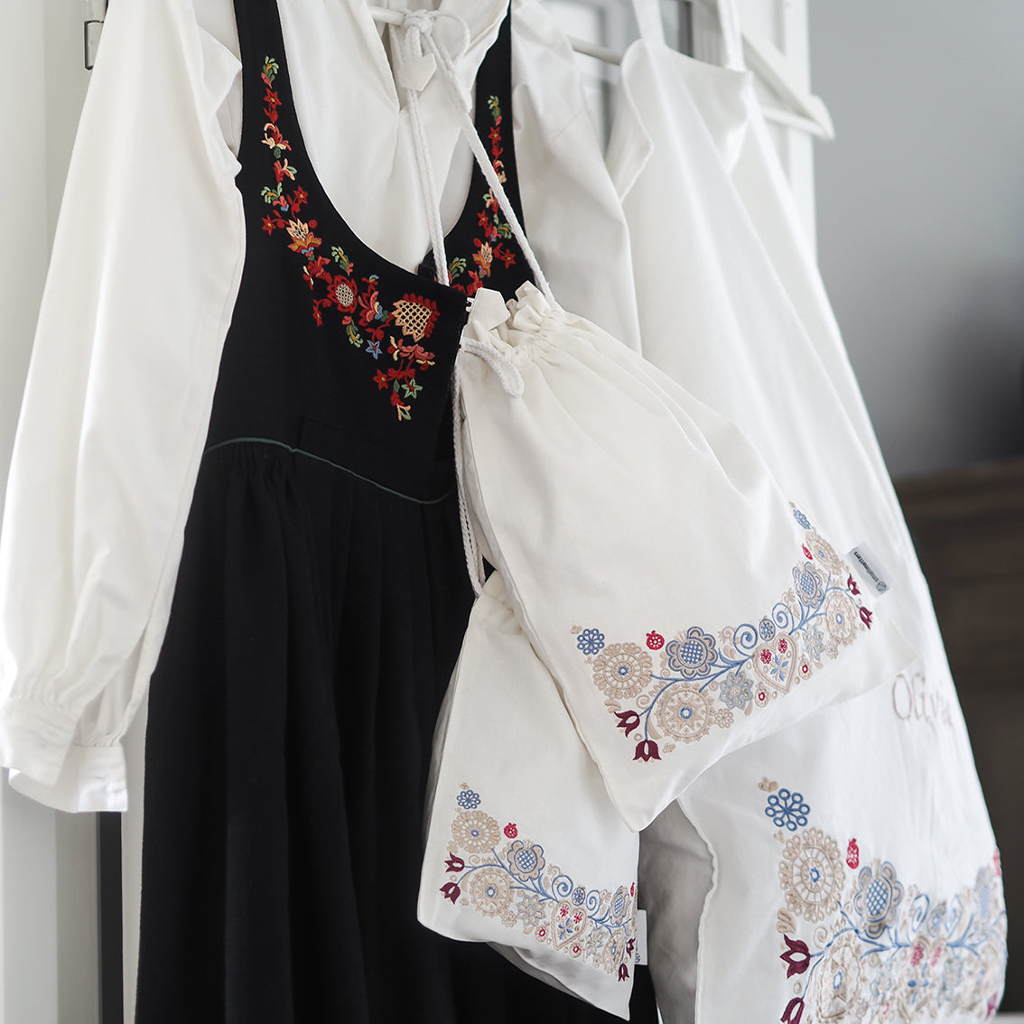 Bunadssett 3 poser i hvit - sand/pastell