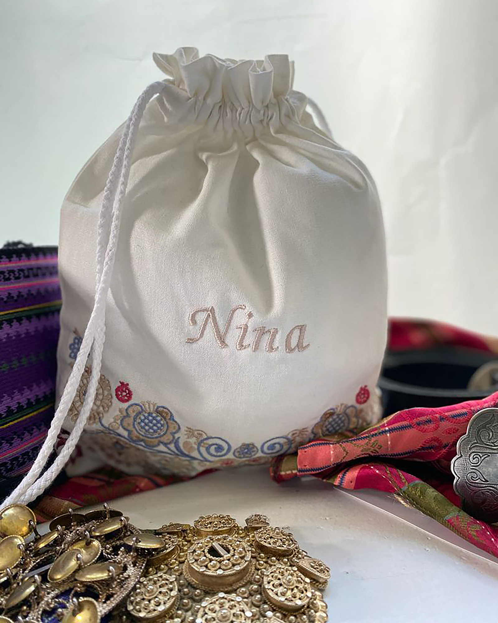 Bunadssett 4 poser i hvit - sand/pastell