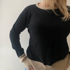 Round neck sweater - Sort med sand kontraster